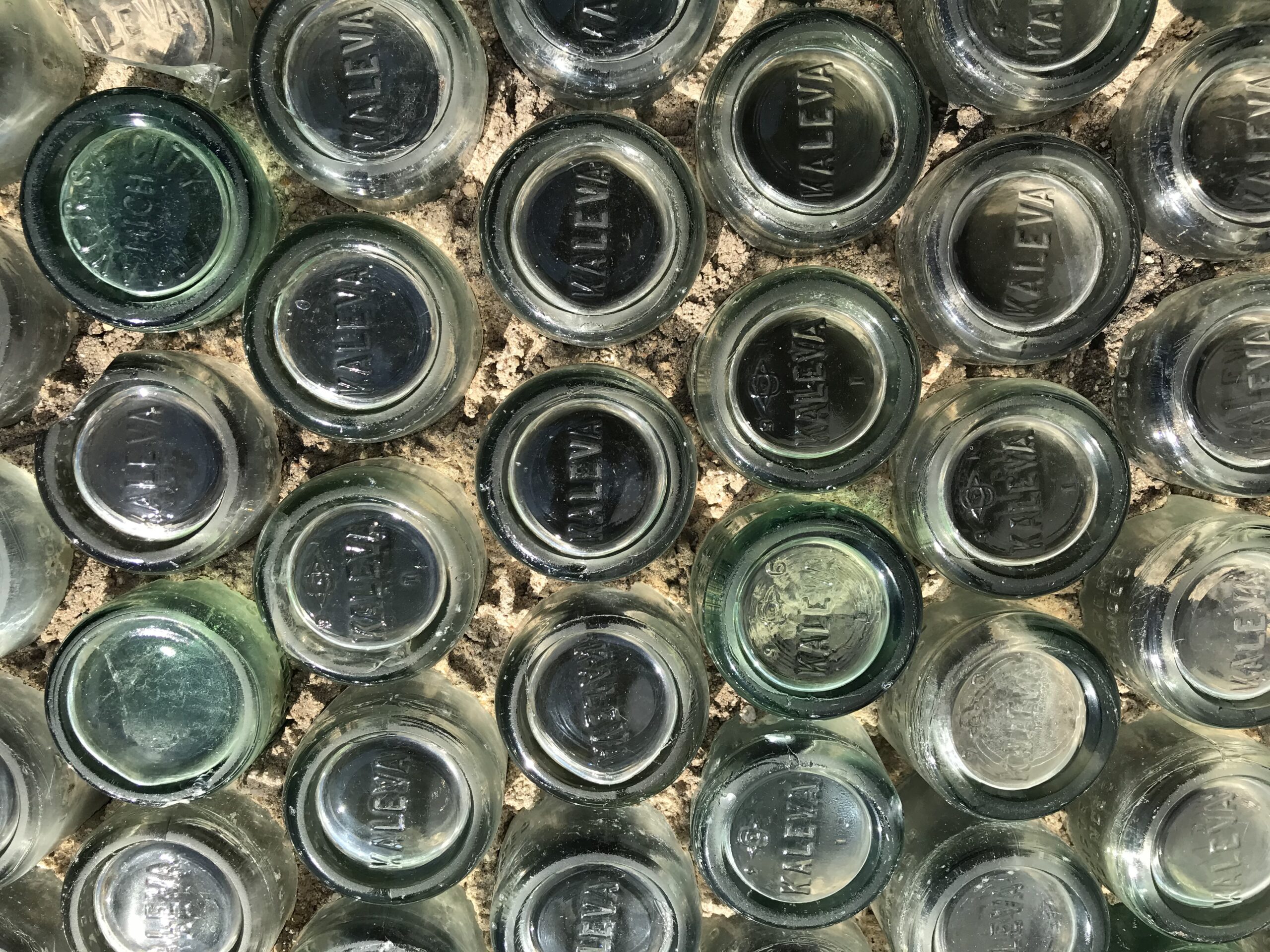 Kaleva bottle house close up